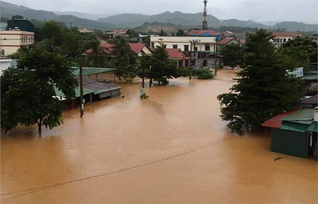 Miền Trung: Mưa lớn, nhiều nơi bị chia cắt trong đêm (8/10/2020)